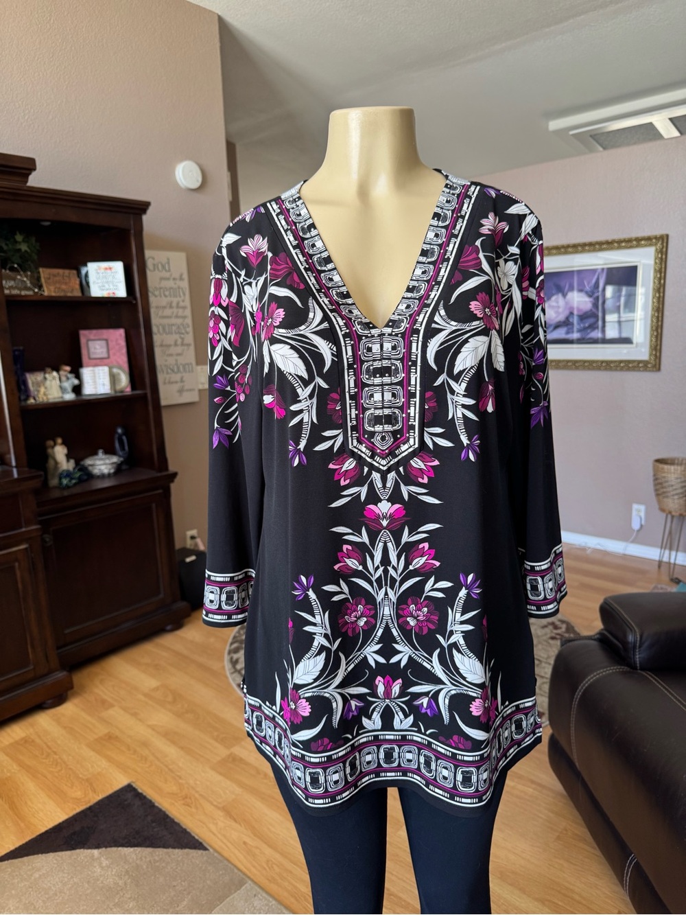 JM Collection magenta, black & white V-neck tunic-size L